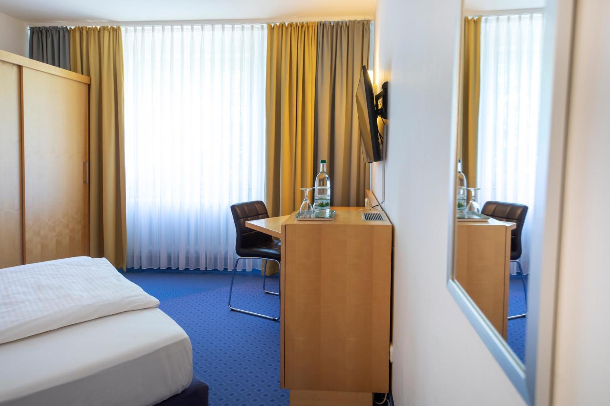 Achat Hotel Suhl Ngoại thất bức ảnh